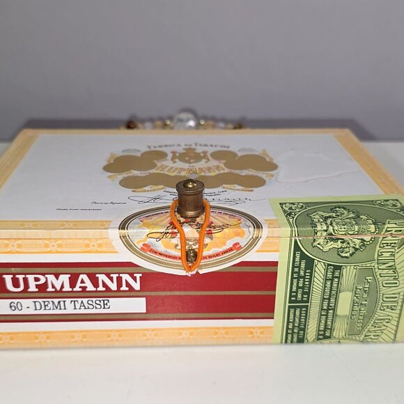 Handcrafted Cuban Cigar Box Purse - Picture 9 of 9